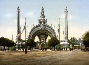 Grand_entrance,_Exposition_Universal,_1900,_Paris,_France