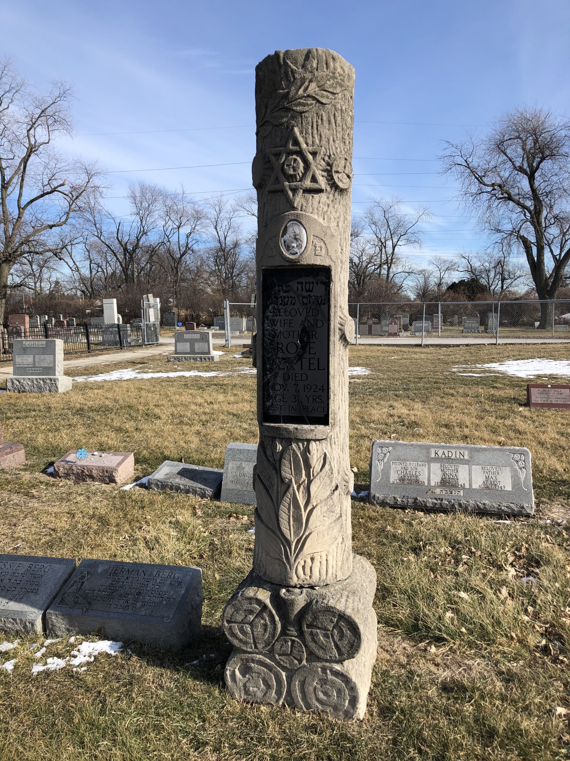 Rose Kadin Vertel Headstone